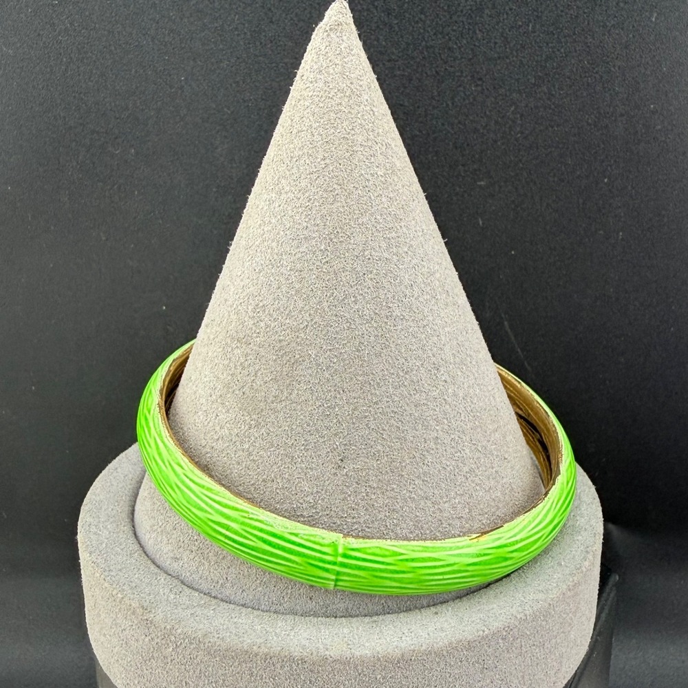 Vintage Bangle Bracelet Gold‎ Tone Green Enamel Neon 80s  8.5"
